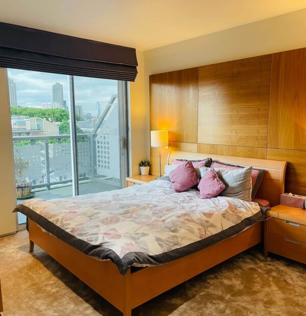 LONDON - 3 Bedroom Apartment in Victoria